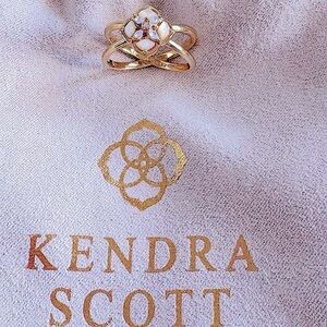 Kendra Scott:Dira Ring. Gold Double Band,
Mother of Pearl/Champagne Opal Crystal
